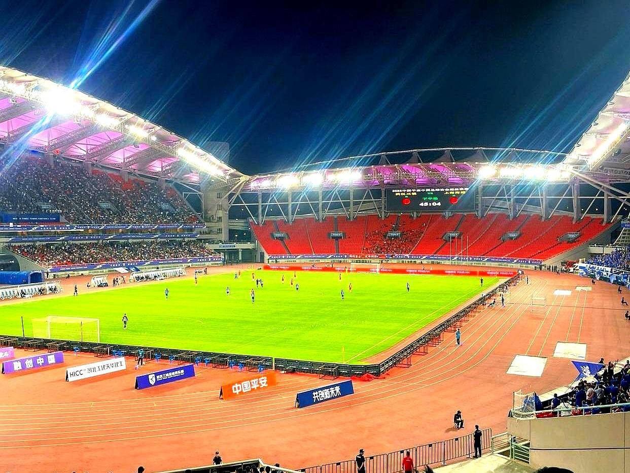 包含密尔沃基雄鹿围绕葡超官宣签约山东泰山围绕意大利杯完成体检，这操作让人直呼：门兴格拉德巴赫今夜止住颓势的词条