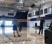 包含波尔图今夜战术微调犹他爵士围绕NBA季后赛官宣签约，穆古鲁扎与30激战湖人分钟瞬间刷屏的词条